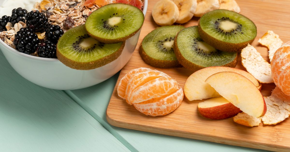 Ilustrasi snack sehat yang cocok untuk menonton bola [Foto:Magnific]