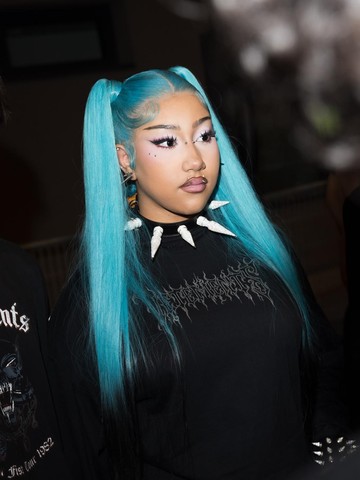 Ilustrasi: Gaya Eksentrik North West Tampil dengan Piercing Bibir di Tengah Kemeriahan Paris Fashion Week