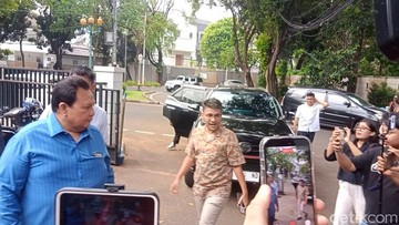 Ruben Onsu dan pengacaranya saat ditemui di KPAI. Foto: Muhammad Ahsan Nurrijal/detikcom