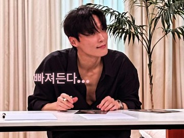 Heo Nam Jun mengadakan 'fan sign' dadakan di gereja. Acara tersebut terlaksana atas permintaan kakek dan neneknya. Foto: dok. X