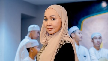 Dewi Gita dan cerita soal kecintaannya dengan kucing. Foto: Instagram @dewigita01