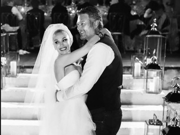 Pertama-tama Blake Shelton yang mencurahkan perasaannya setelah 5 tahun menikah dengan Gwen Stefani. 