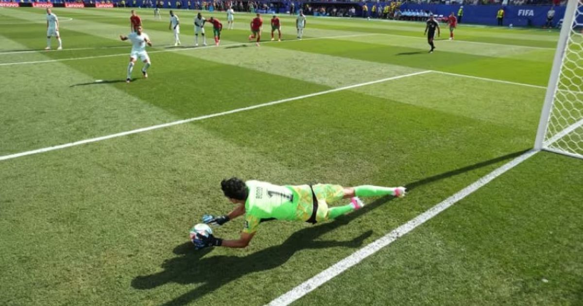 Yassine Bounou Ukir Rekor Sejarah Penyelamatan Penalti Terbanyak di Piala Dunia