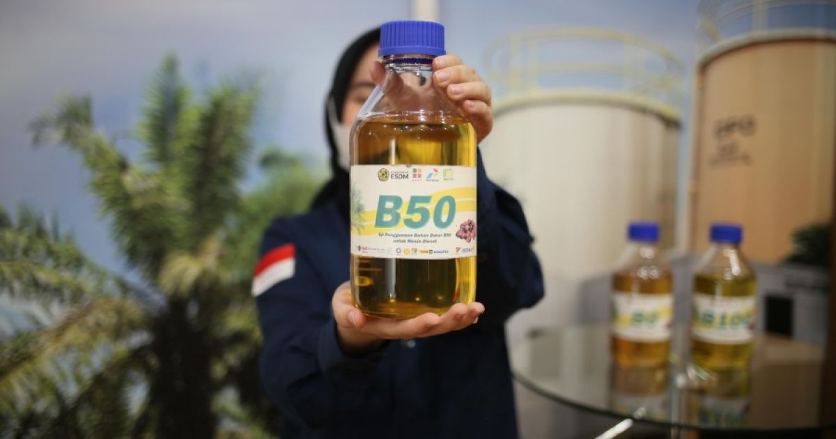 Sampel biodiesel B50. Foto: dok. Kementerian ESDM