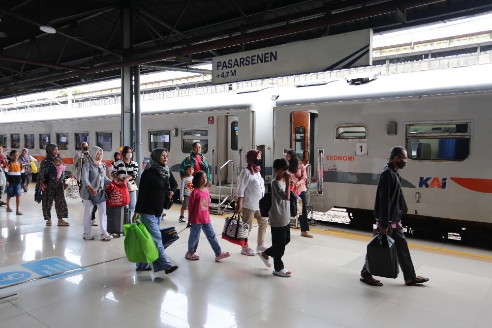 Jelajahi Keindahan Nusantara: PT KAI Ungkap 5 Rute Kereta Api Terpanjang dengan Pemandangan Spektakuler