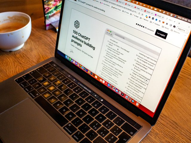 ChatGPT Work: Revolusi AI untuk Efisiensi Kerja Kantoran di Era Digital