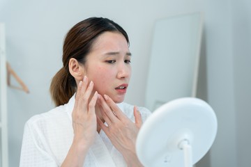Acara Melasma Awareness Month, bersama PT Unison Medika Jaya, dr. Stanley Setiawan, dan  dr. Ratna Yuliarviana. Foto: Dok. Gresnia/Wolipop.