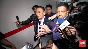 Pengacara Hotman Paris Hutapea tiba di Gedung Bundar, Kejaksaan Agung, Jakarta, Jumat (17/7/2026). (CNN Indonesia/Adi ibrahim).
