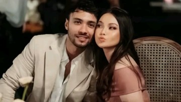 Refal Hady dan Aisyah Aqilah terbuka soal hubungan mereka di kalangan selebritas. Seperti saat Refal menghadiri dan menemani Aisyah dalam gala premier film terbarunya. Foto: Instagram Stories @refalhady