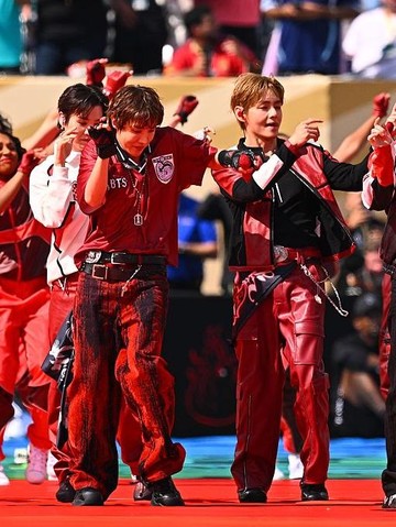BTS Curi Perhatian di Panggung Final Piala Dunia 2026 dengan Nuansa Merah Meriah