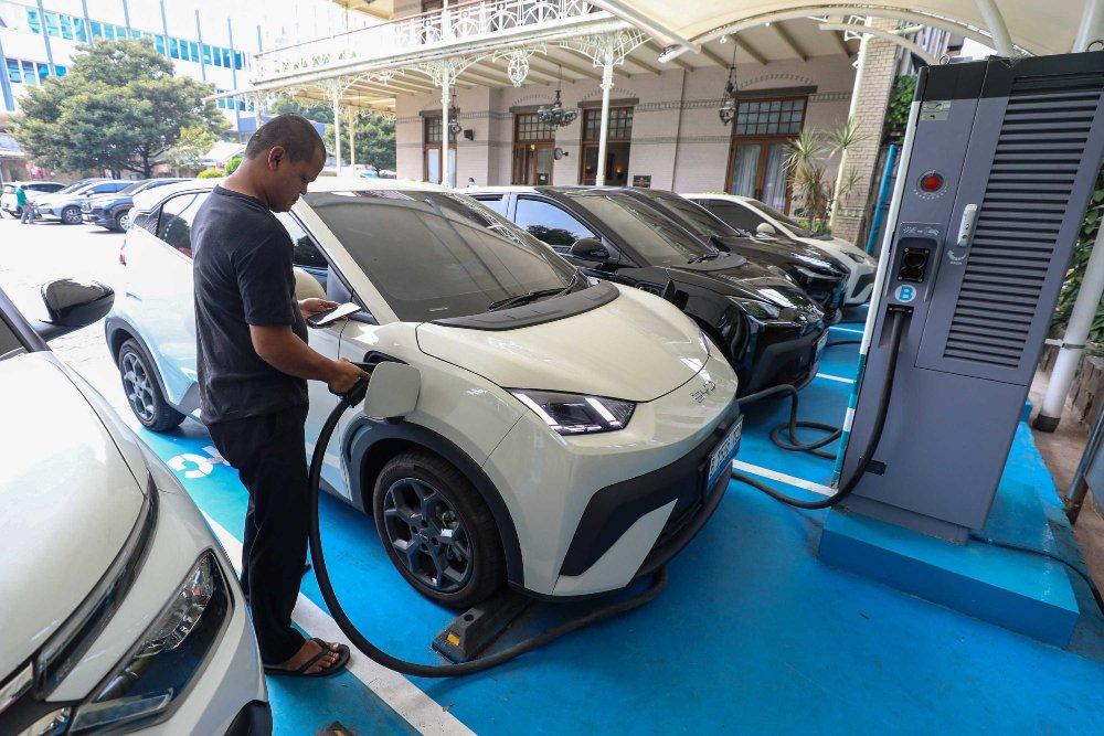 Insentif Kendaraan Listrik Ancam Kas DKI, Potensi Defisit Rp2 Triliun