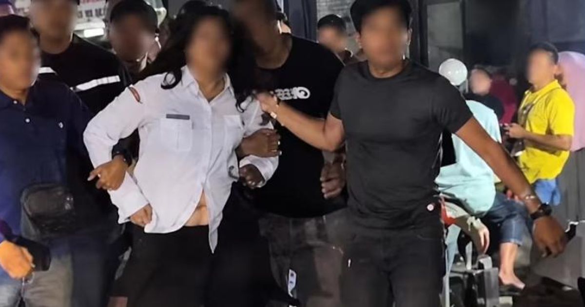 Viral oknum guru PNS perempuan dibawa oleh aparat yang berwajib ke kantor polisi di Tanjungbalai usai menyerahkan muridnya kepada suaminya hingga disodomi atau mengalami kekerasan seksual. (Facebook/Vita Mutiara)