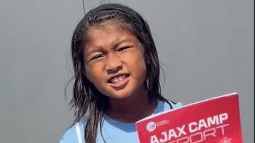 Gohan Arshaqi Prazanda, putra Praz Teguh mengikuti camp and training di Ajax Amsterdam Academy. Muka semringah Gohan mengikuti program latihan. Foto: Instagram @praz_teguh
