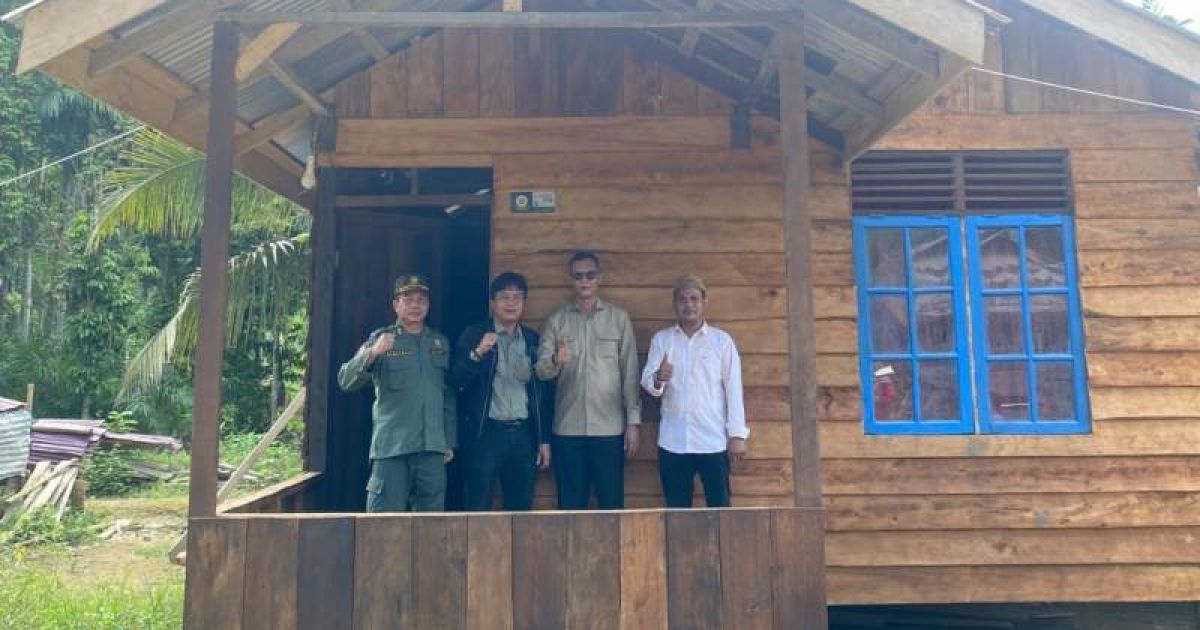 Ditjen Gakkum Kehutanan dan Ikatan Polisi Kehutanan Indonesia membangun delapan unit hunian untuk warga terdampak banjir dan tanah longsor di Aceh Tamiang. foto: Kemenhut