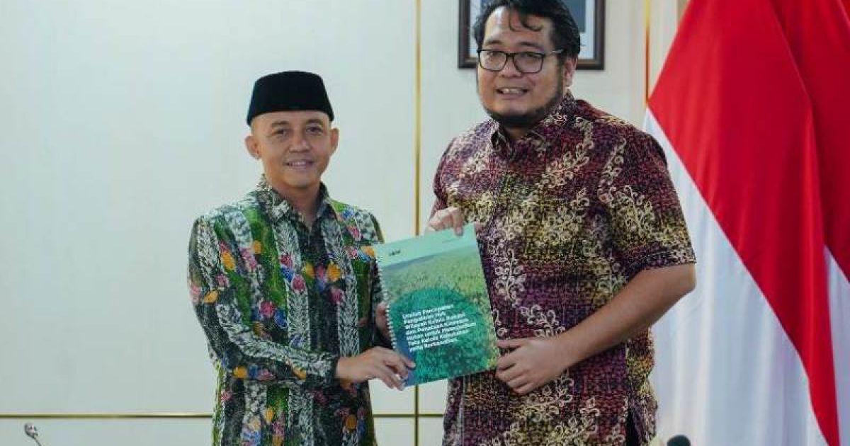 Pertemuan Kemenhur dan WALHI membahas berbagai langkah strategis percepatan Perhutanan Sosial, penetapan status Hutan Adat, sampai pemanfaatan teknologi informasi. foto: Kemenhut