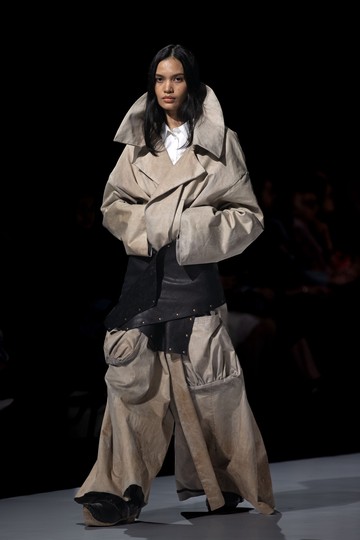 Koleksi Aurélien Voegelin, lulusan sekolah mode Ecole Duperre di JF3 Fashion Festival 2026. (Foto: Dok. JF3)