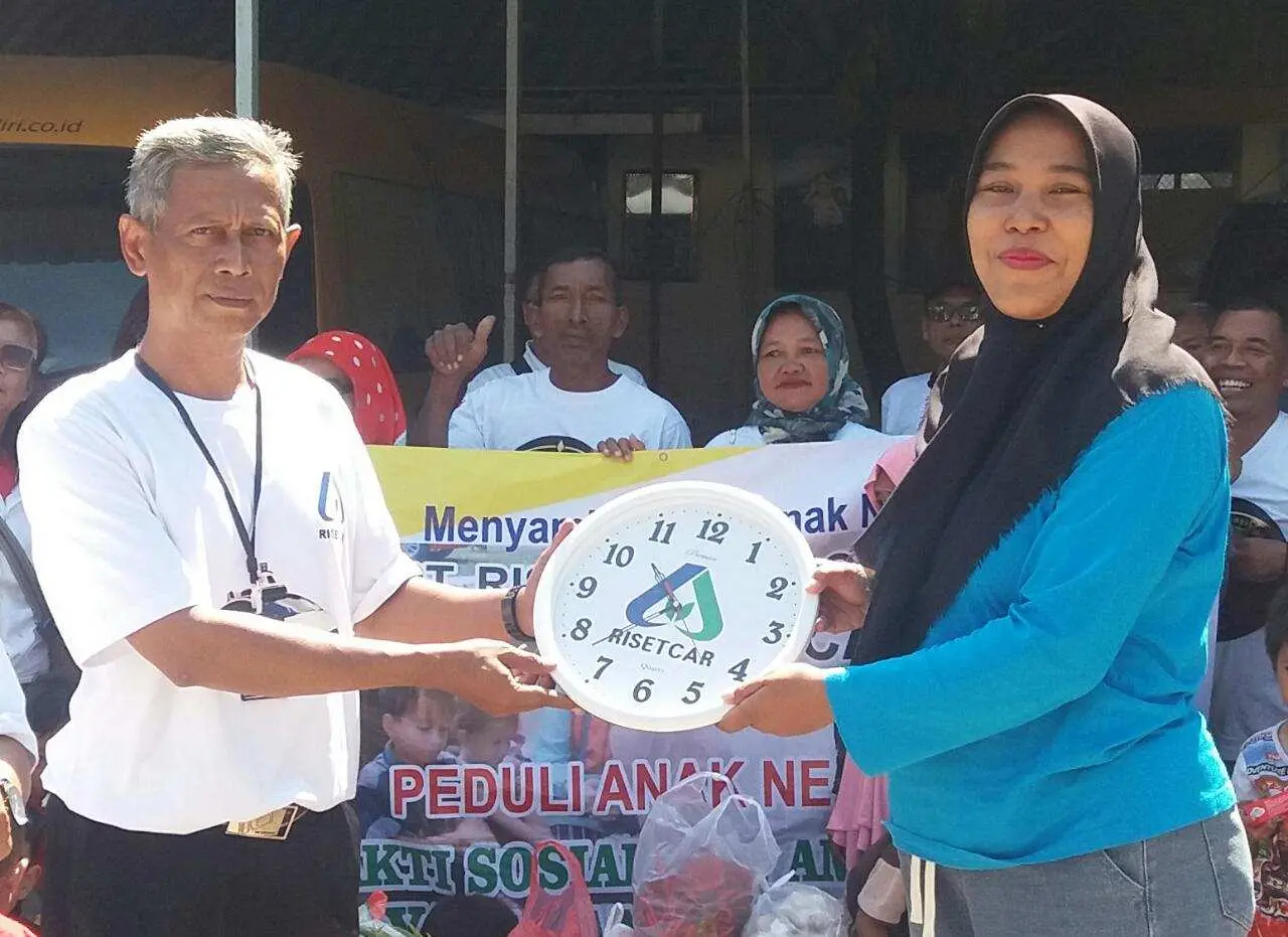 RISET CAR Solo Ulurkan Tangan Kasih untuk Anak-Anak Rumah Lentera