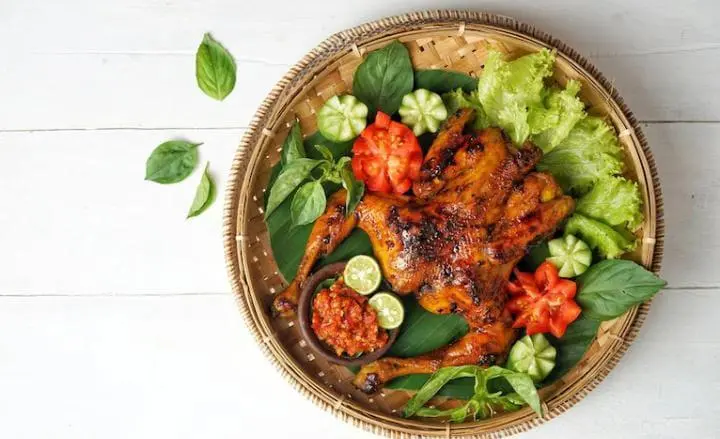 Resep Ayam Bakar Ungkep Ala Sunda, Bumbu Meresap sampai Serat Daging