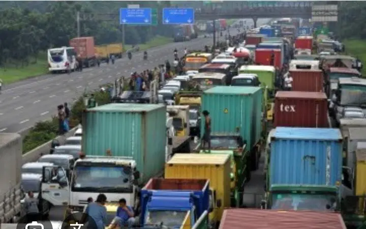 Menhub Larang Truk Melintas di Jalan Tol Sampai 4 Januari 2026, Ini Alasannya!