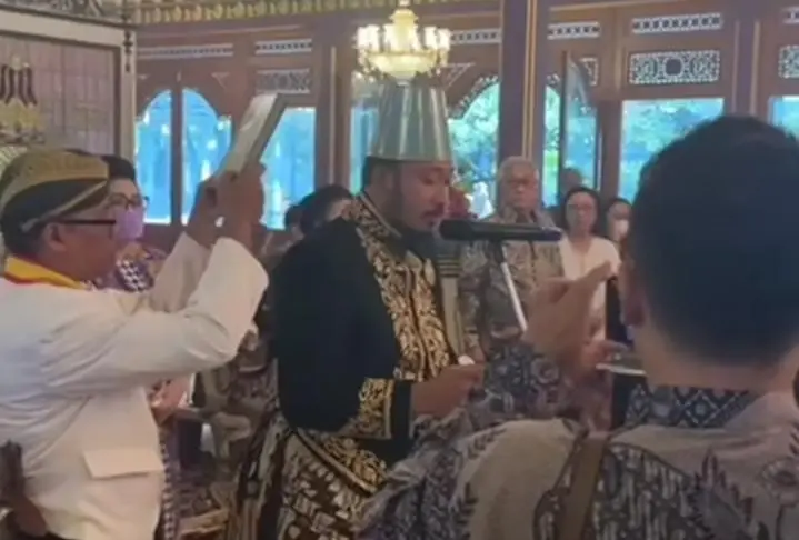 Apa Itu Dewan Adat dalam Struktur Keraton dan Apa Saja Fungsinya?
