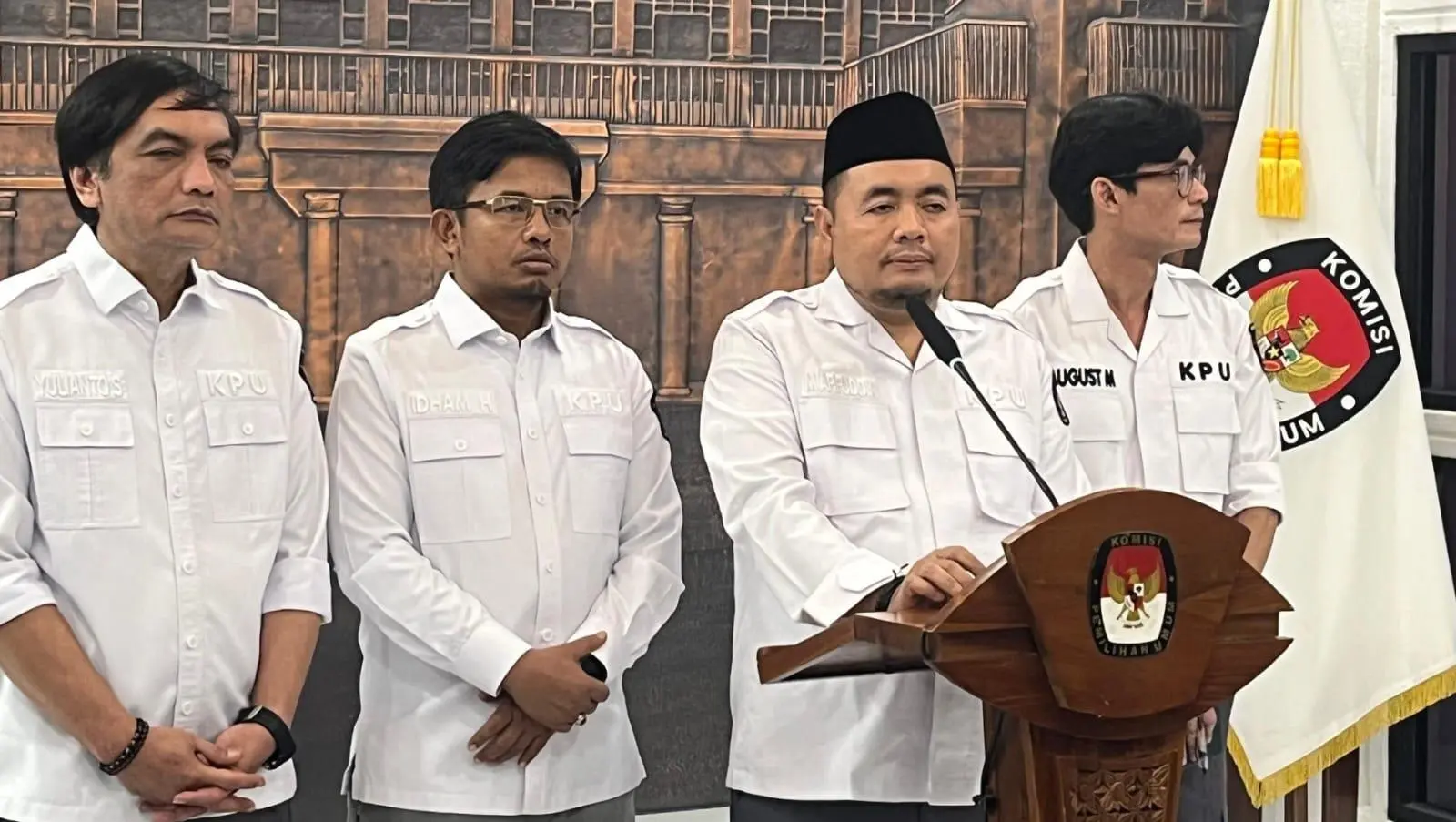 KPU Buang-buang Uang Rakyat Rp90 Miliar Sewa Jet Pribadi, DPR Geram: Sanksi Ringan Banget!