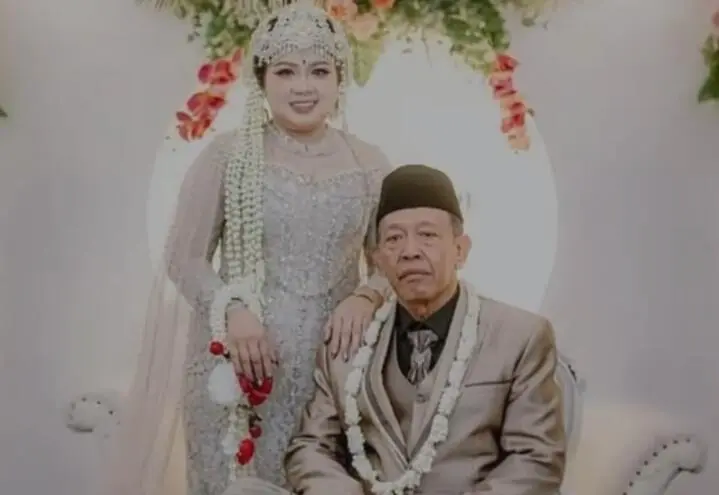 Beri Cek Rp3 M, Ini Pekerjaan Sebenarnya Mbah Tarman, Kakek Viral yang Nikahi Gadis Muda: Sumber Kekayaannya Disorot 