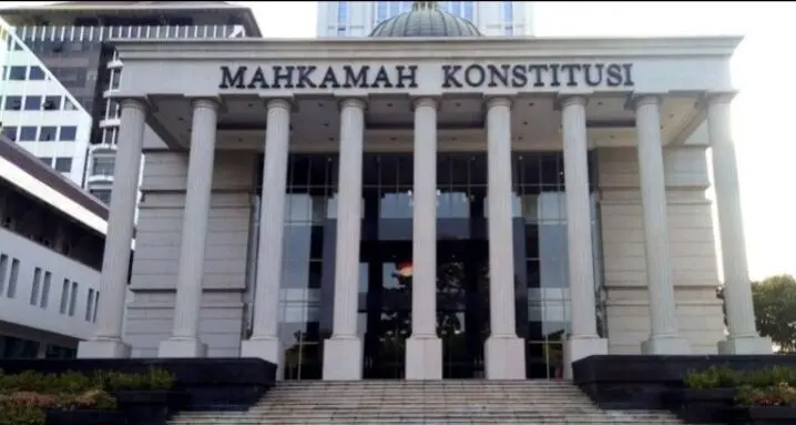 Waduh! MK Resmi Tolak Gugatan Syarat Menjadi Capres Cawapres Lulusan Sarjana, Lulusan SMA Juga Bisa. Netizen: Parah!