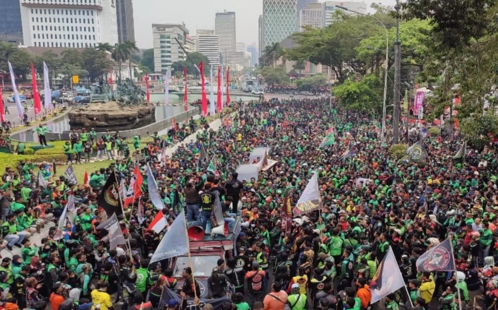 Mogok Nasional! Driver Ojol Desak Prabowo Copot Menhub Dudy!