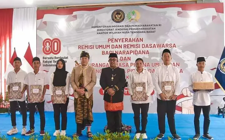 Peringati HUT RI ke 80, Gubernur NTB Miq Iqbal Serahkan Ribuan Remisi Narapidana, Ini Kategorinya!