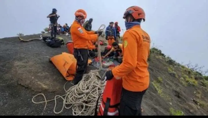 Lagi! Seorang Pendaki Asal Swiss Terjatuh di Gunung Rinjani, Ini Upaya Tim Penyelamat!