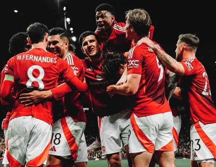 Musim Panas Ini, Manchester United Akan Pecat 2 Strikernya, Kok Bisa?