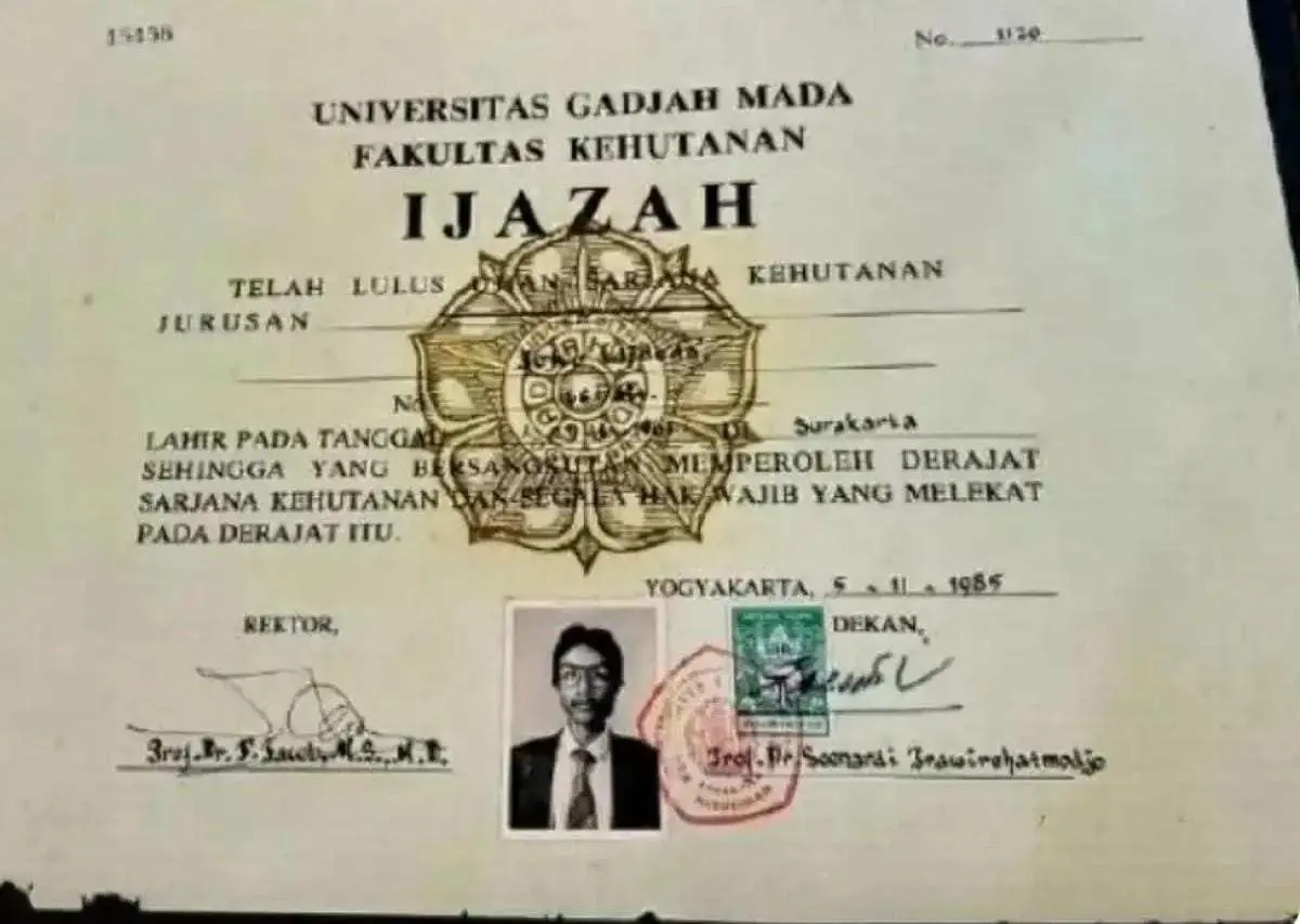 Polemik Ijazah Jokowi Memanas! UGM Tegaskan Kasmudjo Bukan Pembimbing Skripsi!
