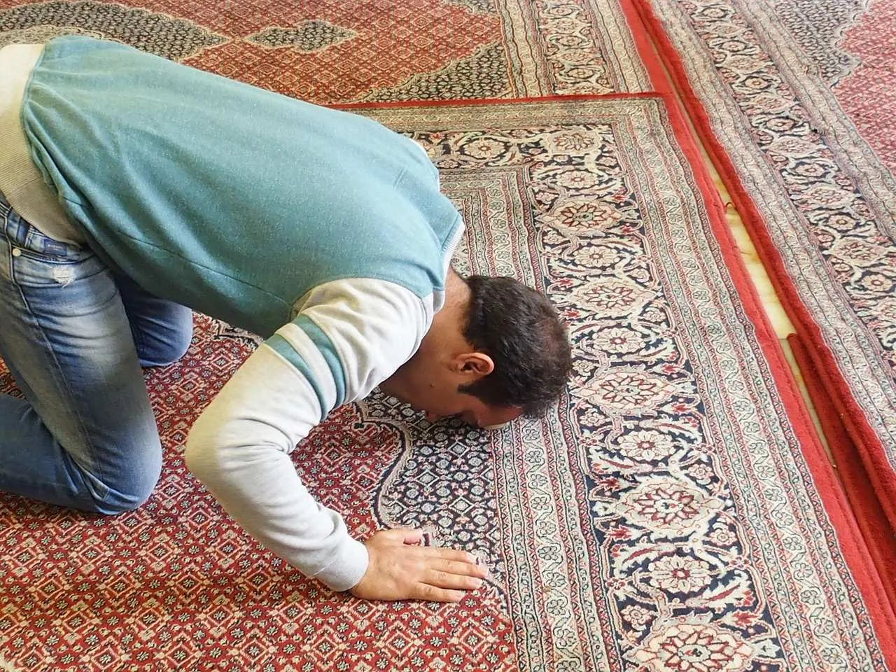 Syarat Sah Sholat yang Perlu Diketahui Umat Muslim, Nomor 2 Suci dari Hadas dan Najis