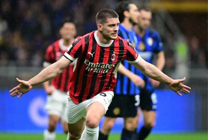 GOKIL! 2 Gol Jovic Bantu AC Milan Melaju ke Final Coppa Italia Melalui Kemenangan Atas Inter Milan
