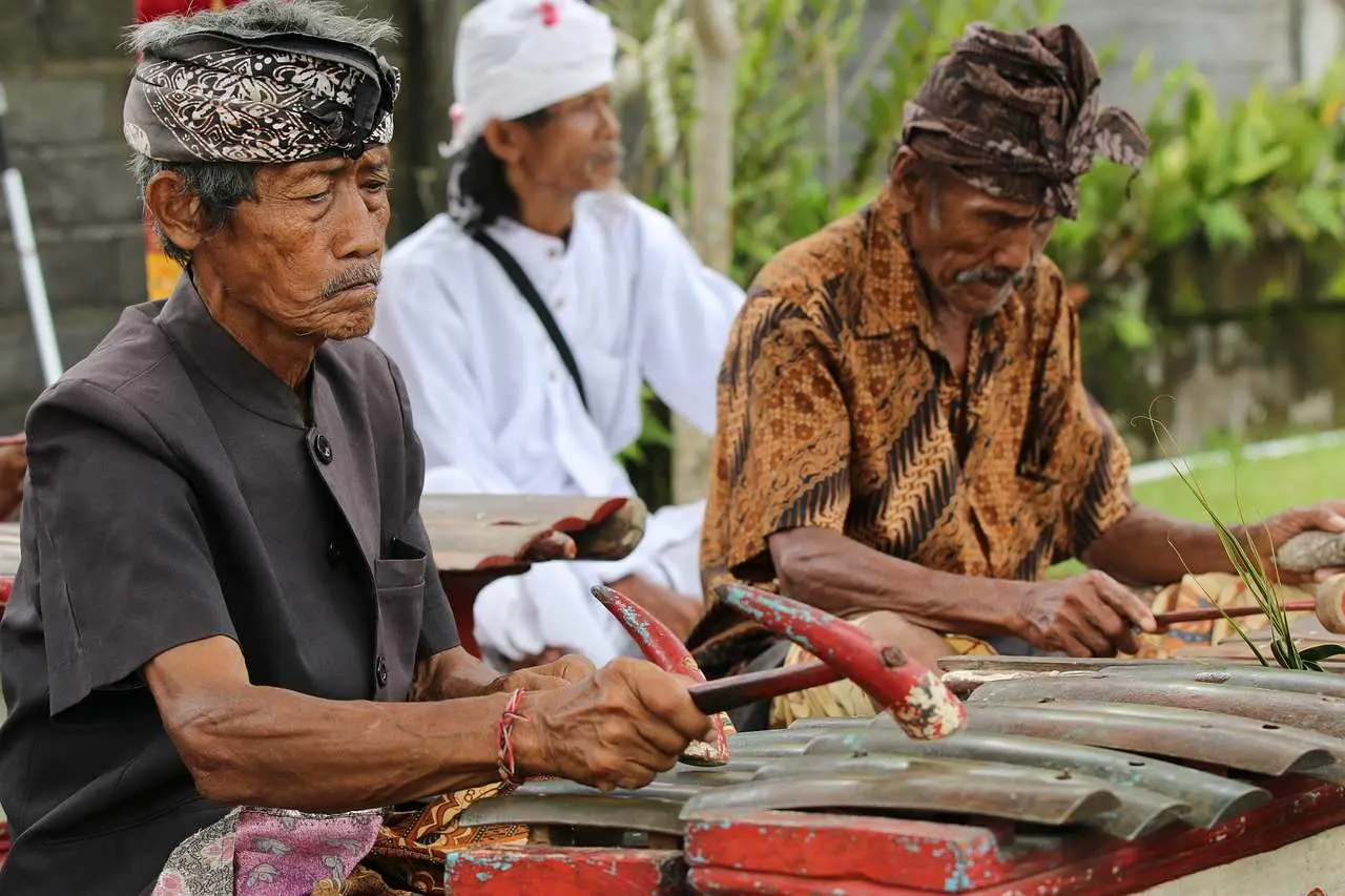 6 Tanggung Jawab Kita bagi Negara, No. 3 Melestarikan Bahasa dan Seni Budaya