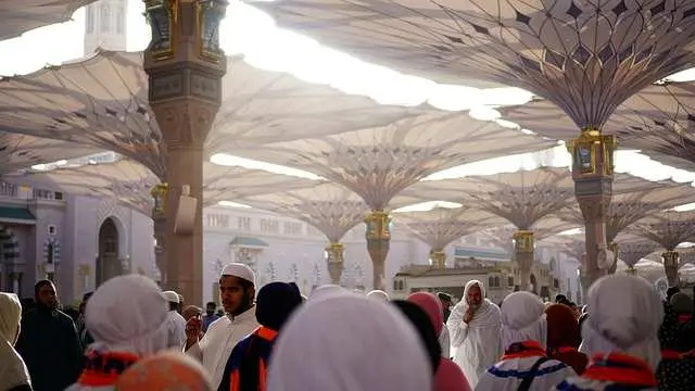 Ini 5 Kegiatan Umroh di Madinah yang Tidak Boleh Terlewatkan, Nomor 1 Sholat di Nabawi