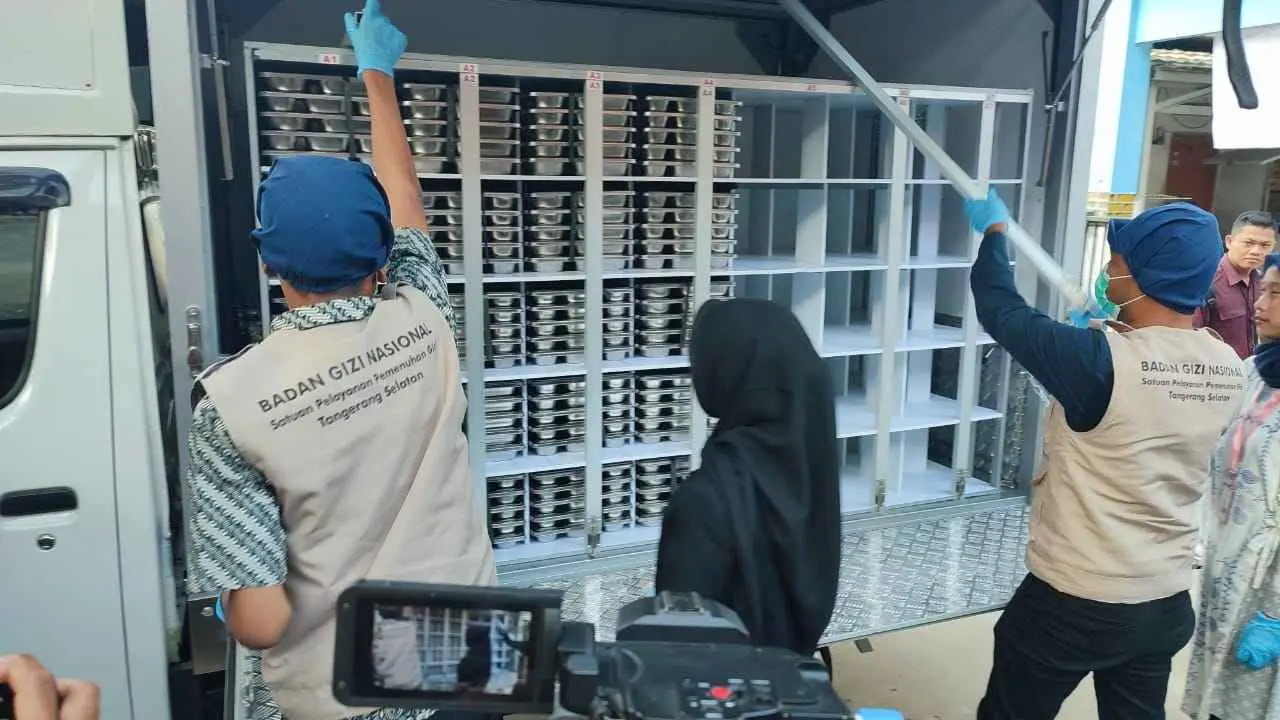 Wamen Investasi Tinjau Program Makan Bergizi Gratis di SDN Lengkong Gudang Tangsel