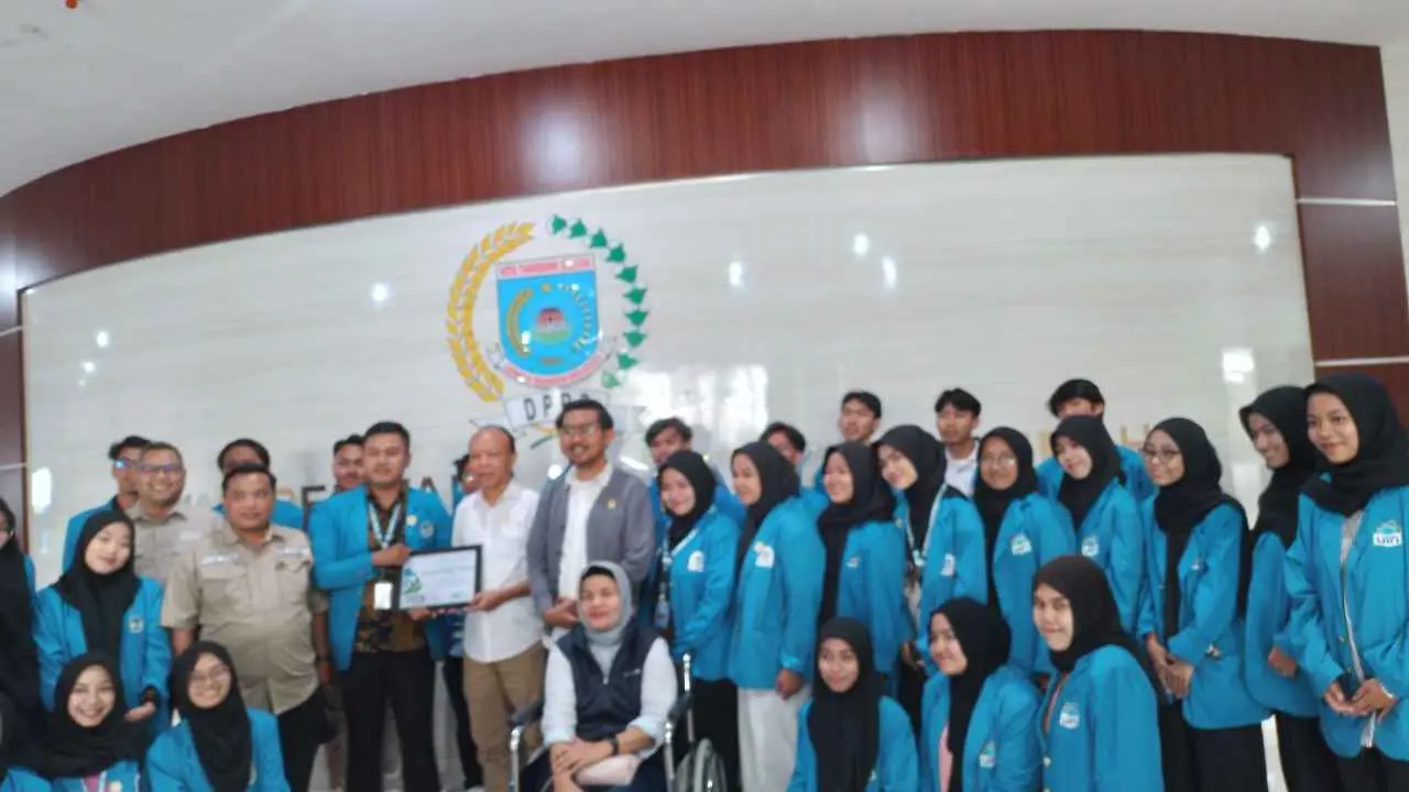 Mahasiswa UIN Minta DPRD Tangsel Perhatikan Infrastuktur Lewat Perbaikan JPO dan Jalan Rusak Agar Tidak Terjadi Korban 