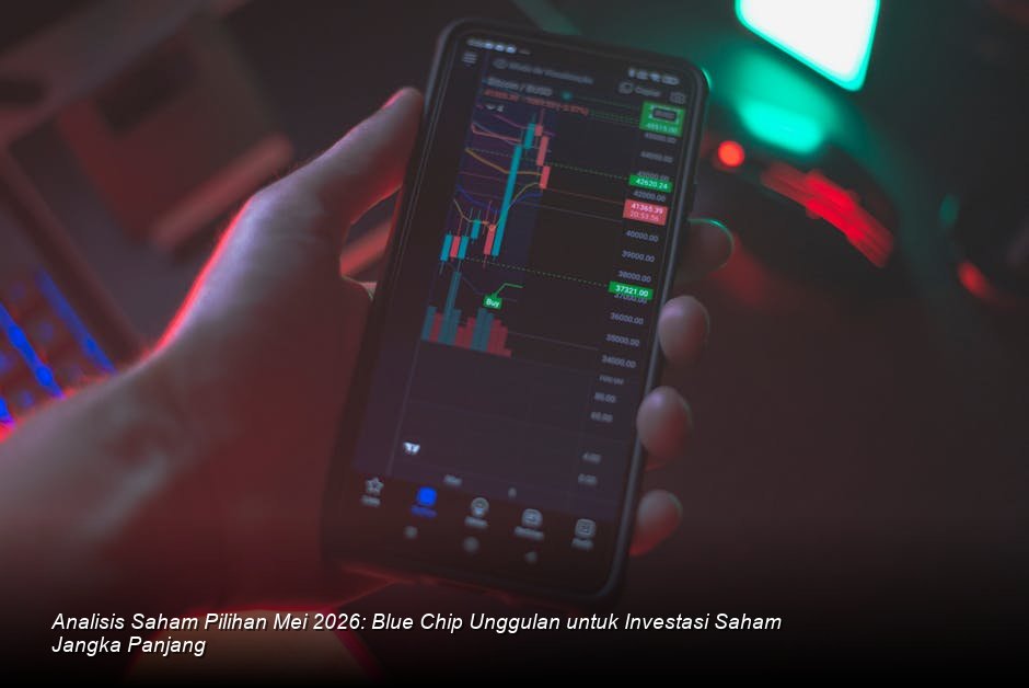 Grafik lilin (candlestick) berwarna hijau cerah yang menunjukkan tren kenaikan harga saham di layar monitor bursa modern.